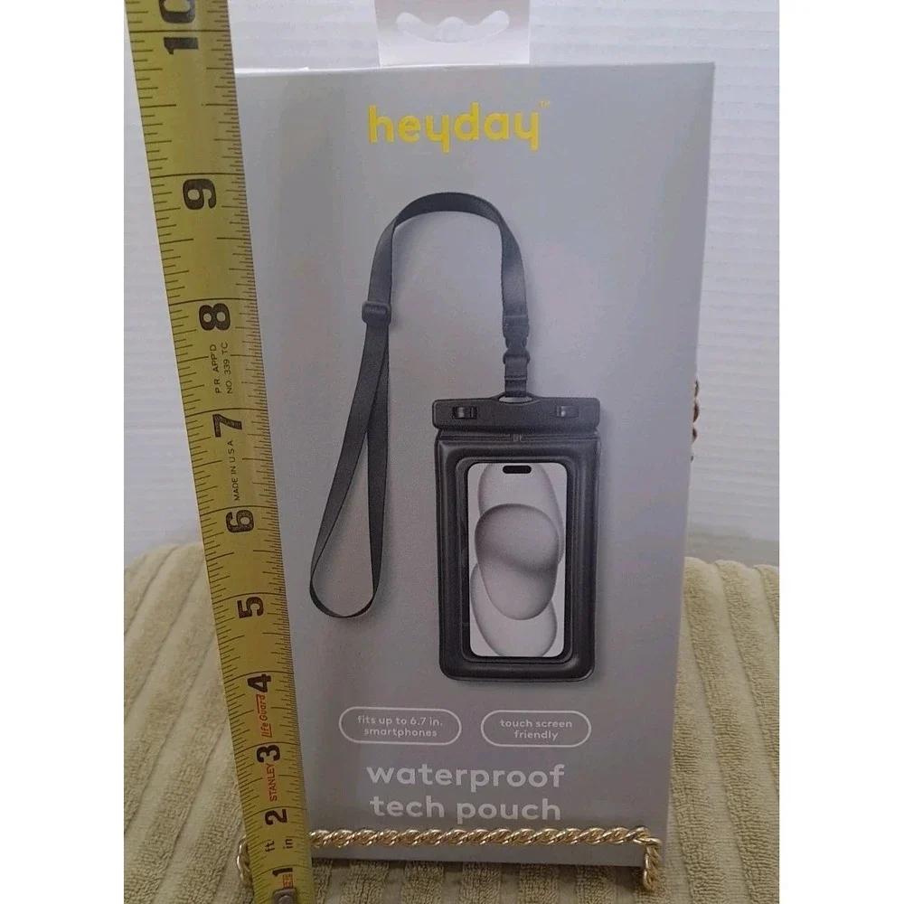 NIB Heyday Waterproof Tech Pouch Black With Lanyard Fits Up‎ To 6.7